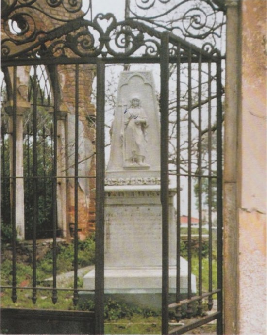  Süslü mezar olarak bilinen Kangelaris Ailesi Anıt mezarı 