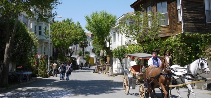 Adalarda Tarihi Eser Binalar Satışa Sunuldu