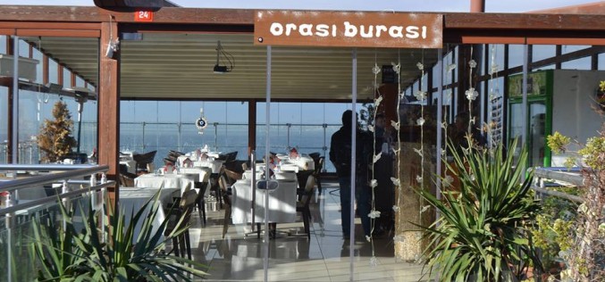 Orası Burası Cafe Restoran’da Gitarla Müzik Ziyafeti