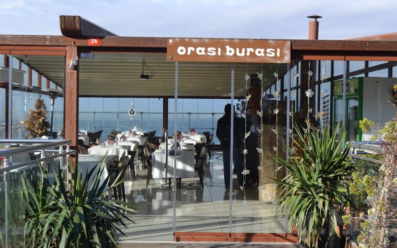 Orası Burası Cafe Restoran’da Gitarla Müzik Ziyafeti